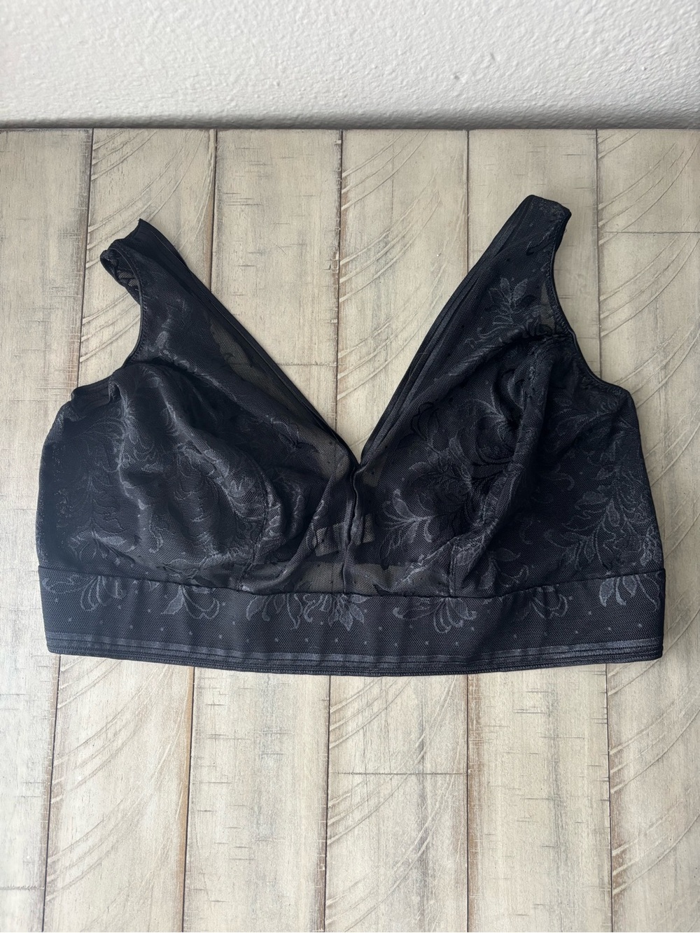 Wacoal Black Wireless Sheer Lace-Overlay Bralette size 42